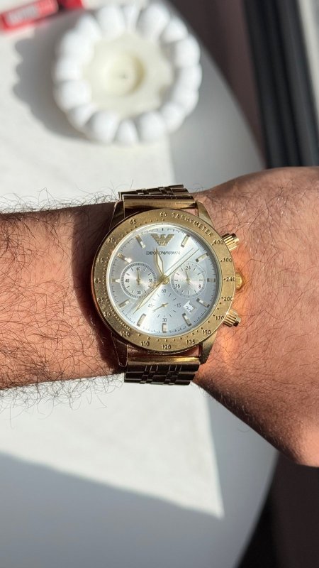 ساعة - Armani الشبابية / شامل علبة وكيس